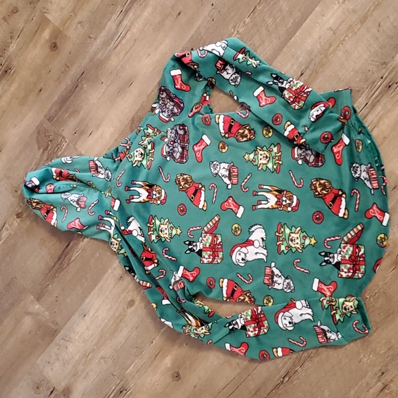 5/$15 Green Dog Christmas Shirt, size S - Picture 5 of 6